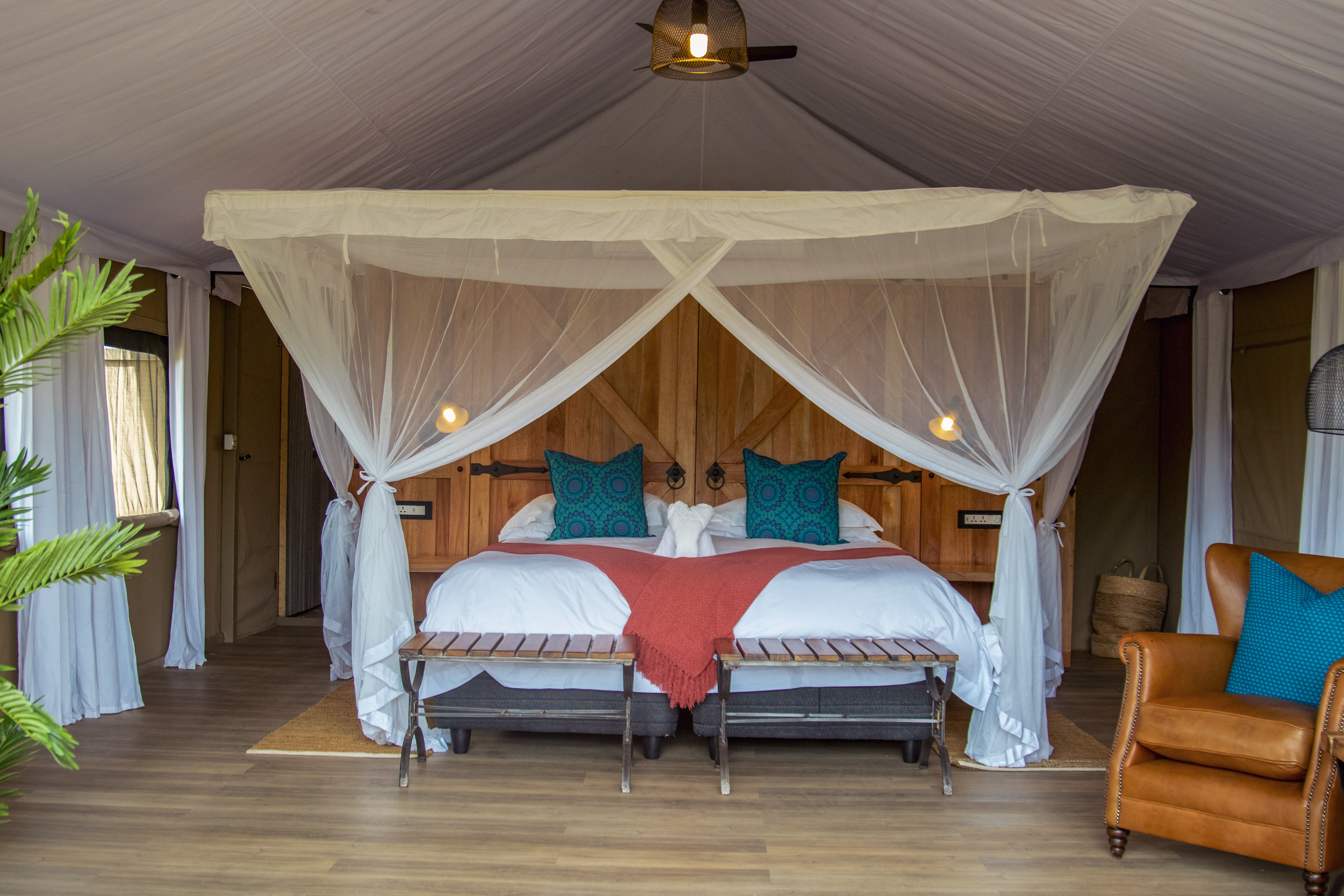 <p>All suites are large with comfortable bedding, private bathroom and outdoor deck</p>