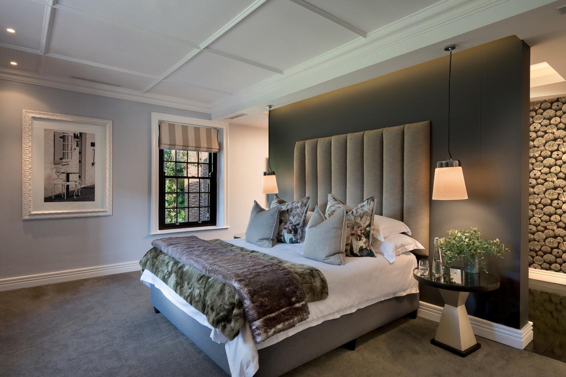 The Manor House 4