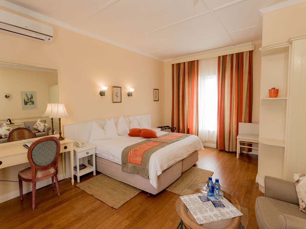 Hansa Hotel 4