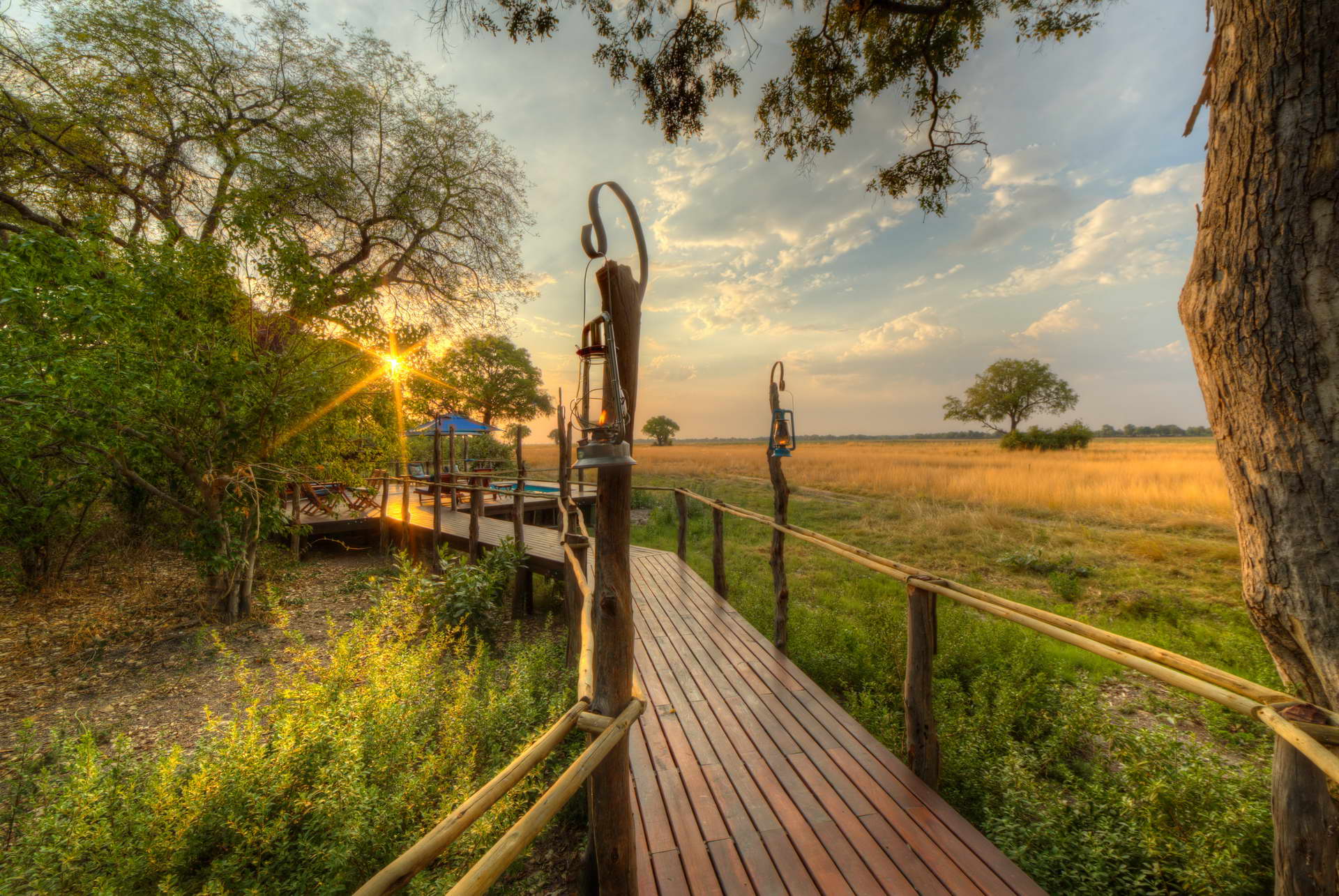 <p>A cooling plunge is available in the secluded pool connected to the main area by an elevated walkway with&nbsp;views of the amazing landscape.</p>