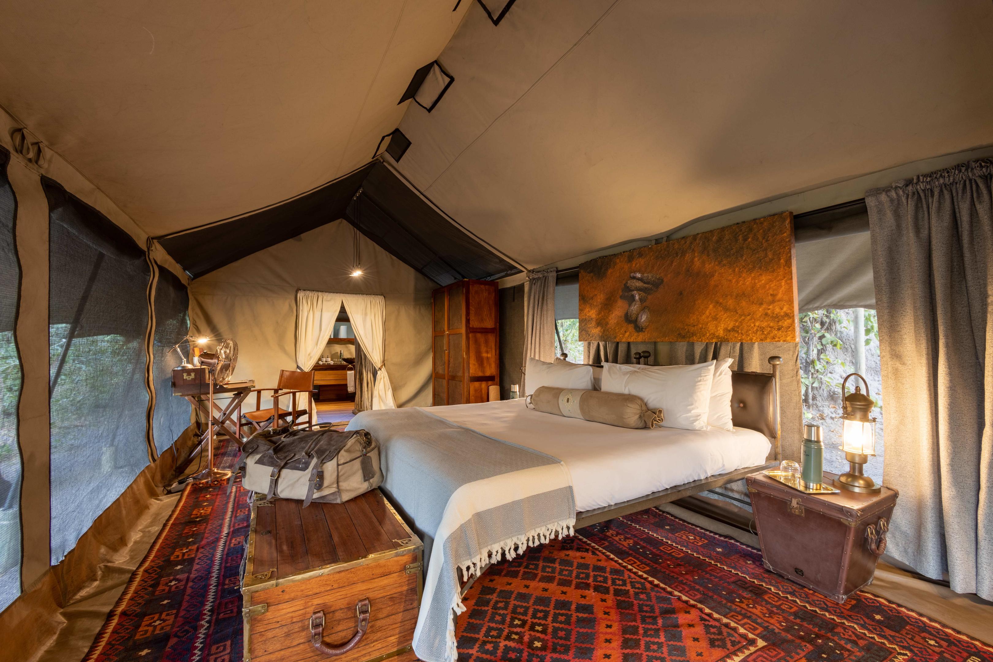 Selinda Explorers Camp