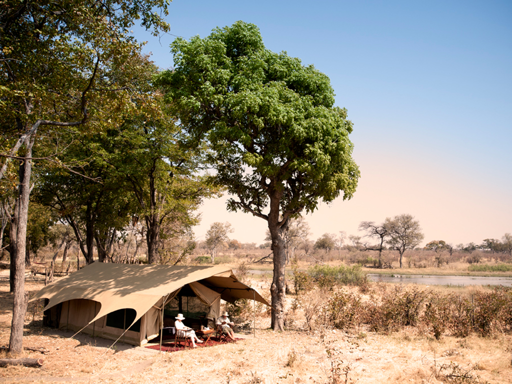 Selinda Explorers Camp