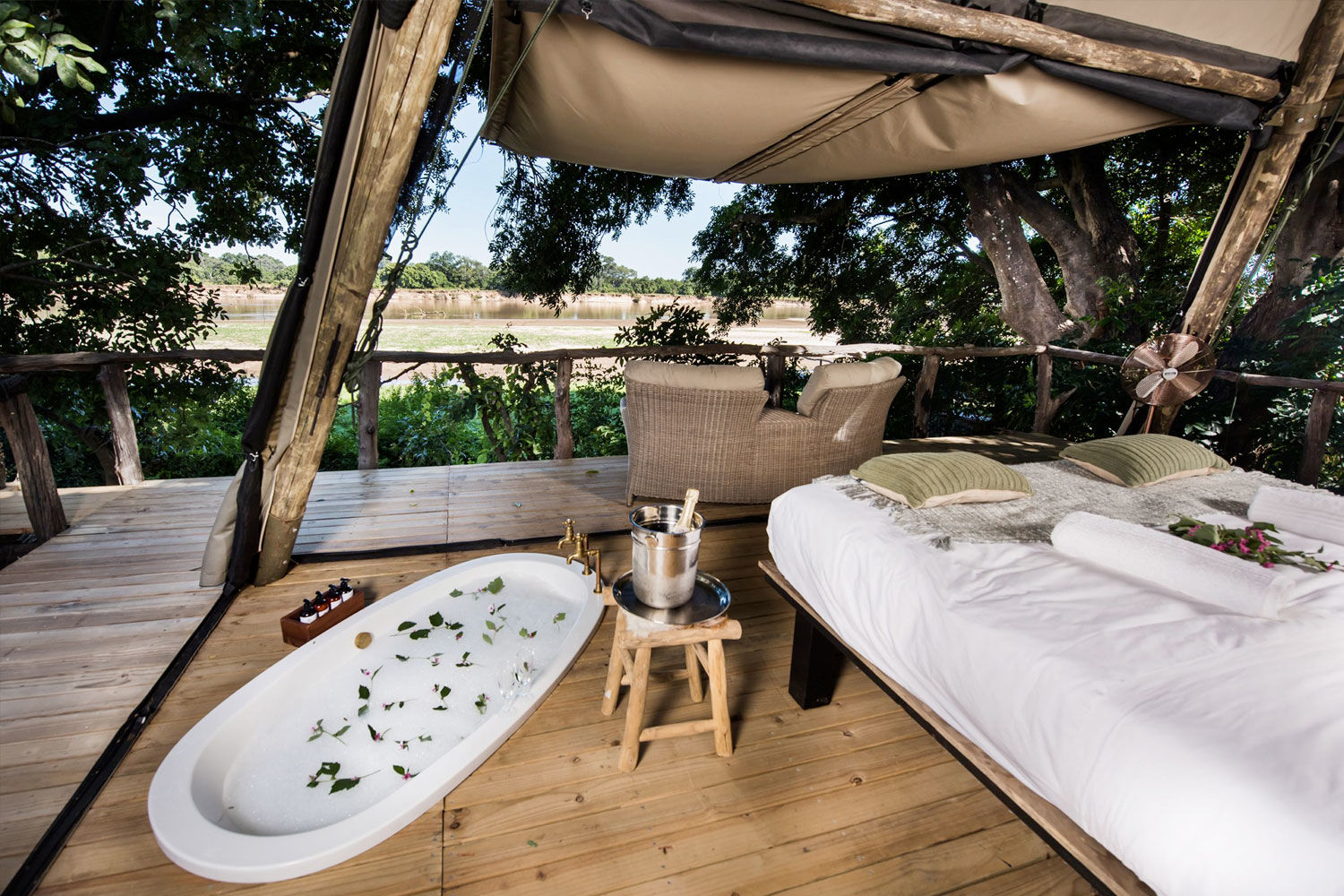 Shawa Luangwa Camp