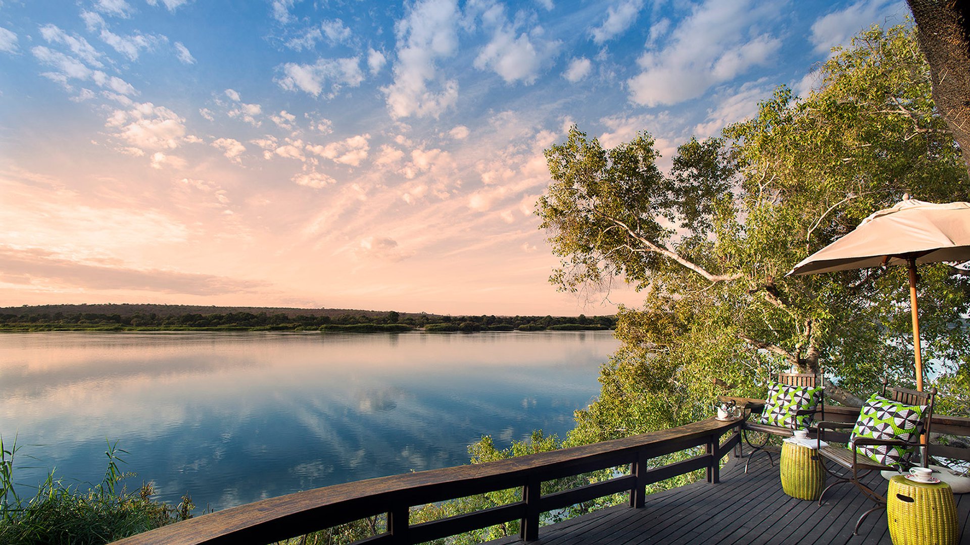 Royal Chundu River Lodge